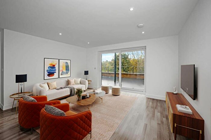 2 Bedroom Apartment For Sale In West Wycombe Road, High Wycombe, Buckinghamshire, HP12