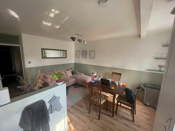 2 Bedroom Flat To Rent In Lambeth Walk, Kennington, London, SE11