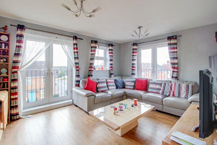 2 Bedroom Flat For Sale In Drakes Avenue, Leighton Buzzard, LU7