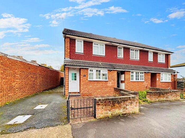 2 Bedroom Semi Detached House To Rent In Cottage Grove, Surbiton, KT6