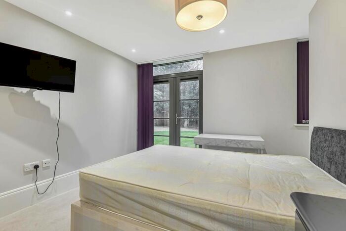 2 Bedroom Flat To Rent In Slough, Buckinghamshire SL2