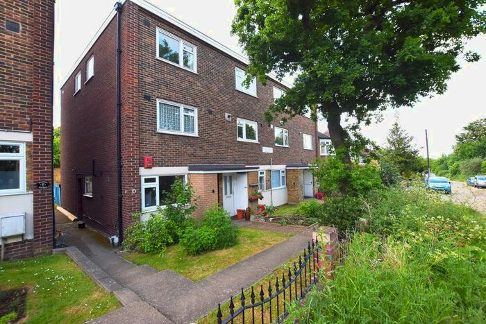 2 Bedroom Flat To Rent In Homestall Road, London, SE22