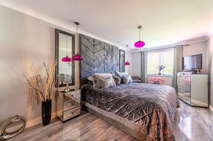 2 Bedroom Flat For Sale In Watford Road, Wembley, HA0