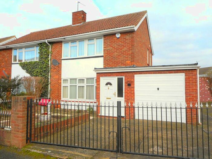3 Bedroom Detached House To Rent In Diamedes Avenue, Stanwell, Staines TW19