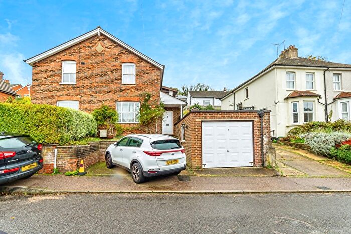 2 Bedroom Detached House For Sale In Farningham Road, Caterham, Surrey, CR3