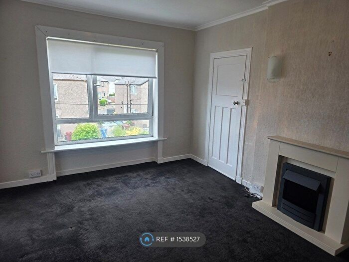 3 Bedroom Semi-Detached House To Rent In Kingsheath Avenue, Glasgow, G73
