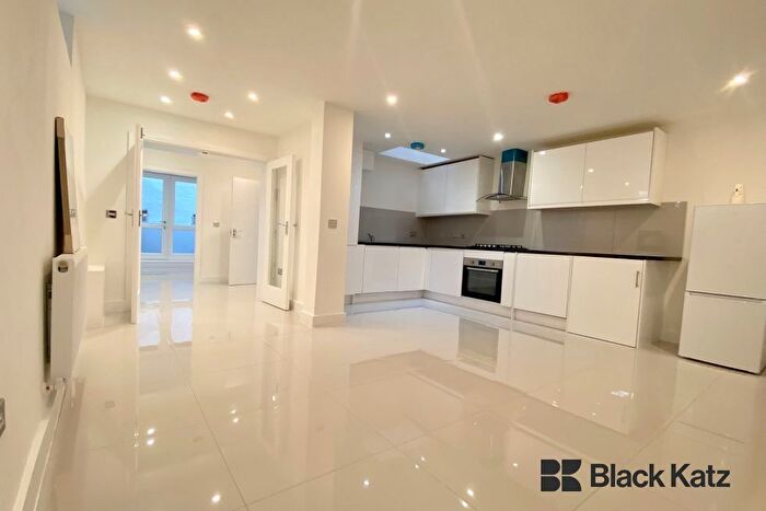 2 Bedroom Maisonette To Rent In Hugh Street, Victoria, SW1V