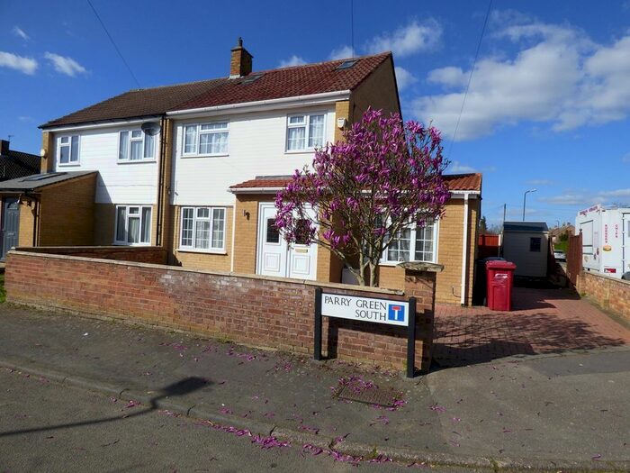 5 Bedroom Semi-Detached House To Rent In Parry Green South, Langley, SL3