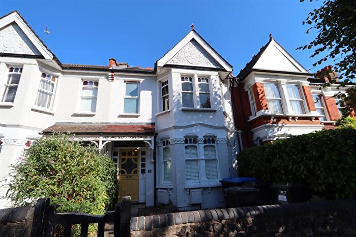 1 Bedroom Flat To Rent In Eaton Park Road, Palmers Green, N13