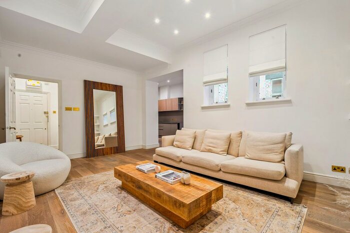 2 Bedroom Flat To Rent In Flat, York House, Eastcastle Street, London, W1T