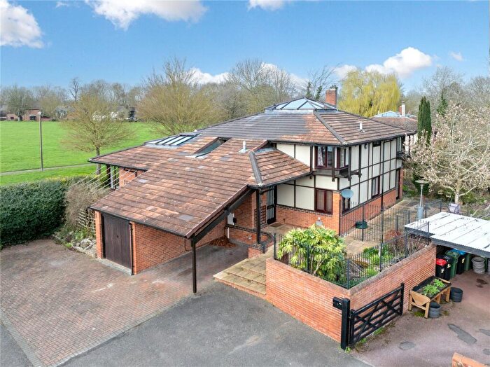 4 Bedroom Detached House For Sale In Cottisford Crescent, Marsh Drive, Great Linford, Milton Keynes, MK14