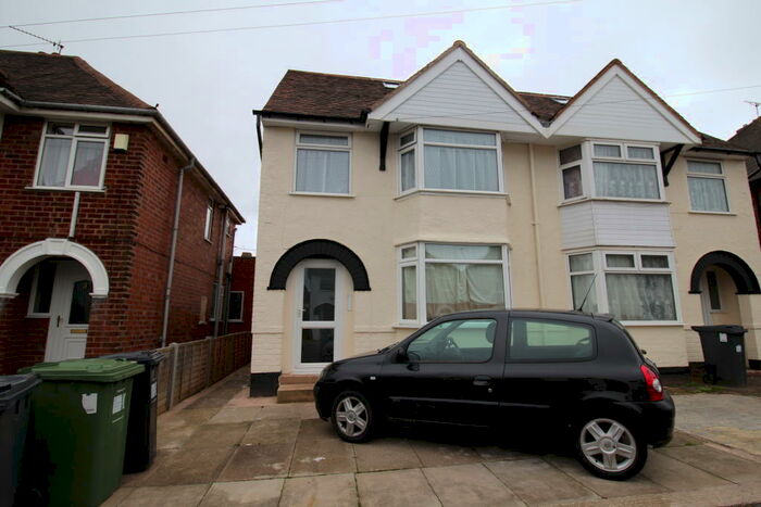 5 Bedroom Semi-Detached House To Rent In Northway, Leamington Spa, CV31