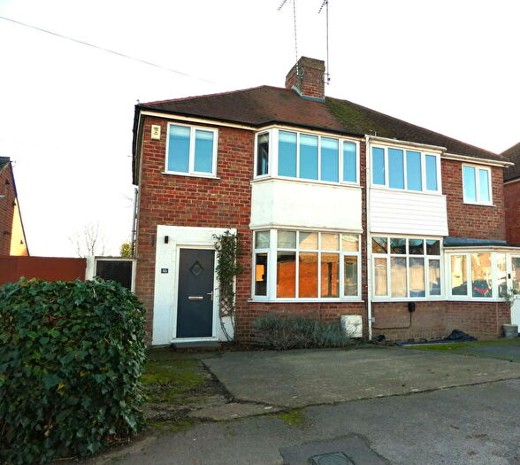 3 Bedroom Semi Detached House For Sale In Boxhedge Road, Banbury, OX16