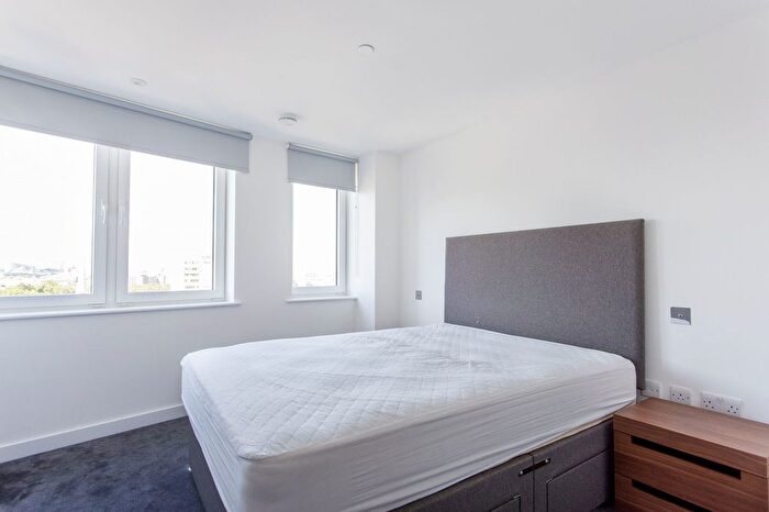 2 Bedroom Flat To Rent In Eagle Point, City Road, London, EC1V