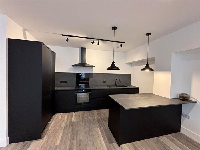 2 Bedroom House To Rent In Stamford Street, Ashton-Under-Lyne, OL6