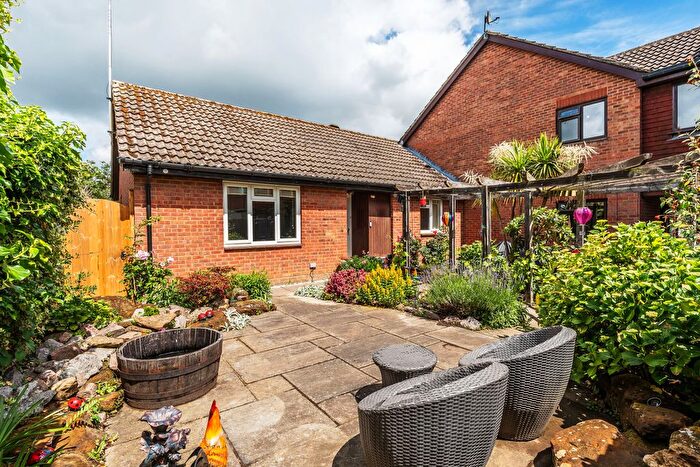 2 Bedroom Bungalow For Sale In Barnfield Way, Hurst Green, Oxted, Surrey, RH8