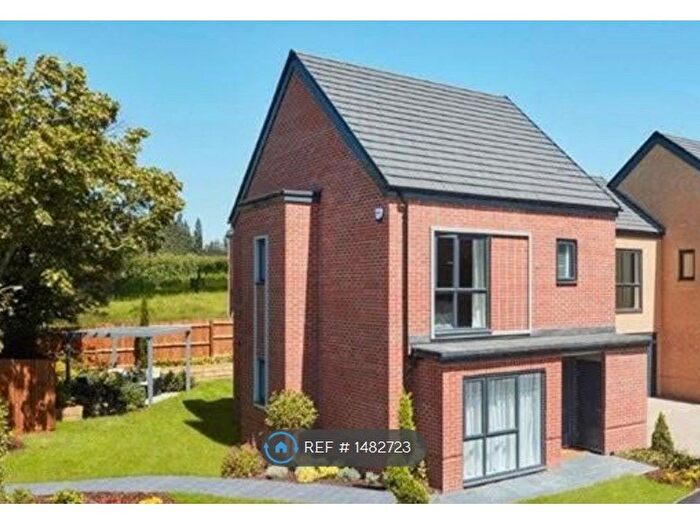 3 Bedroom Detached House To Rent In Holmesley Road, Borehamwood, WD6