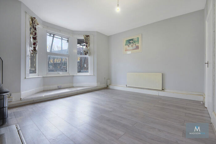 2 Bedroom Apartment To Rent In Plaistow Road, Stratford, London, E15