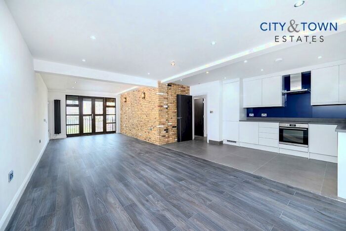 2 Bedroom Apartment To Rent In Copperfield Road, London, E3