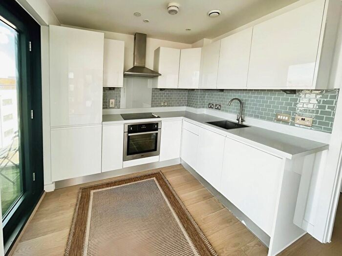 2 Bedroom Apartment To Rent In Ocean Village, Southampton, SO14