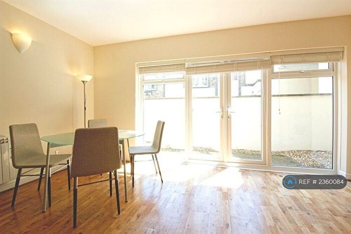 2 Bedroom Flat To Rent In Eddison Court, London, N19