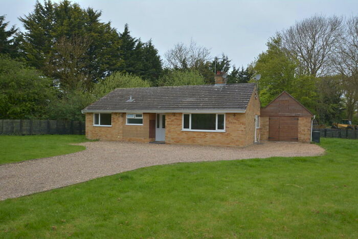 3 Bedroom Detached Bungalow To Rent In The Common, Metfield, IP20