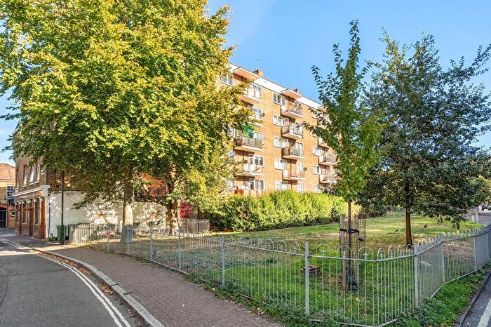 2 Bedroom Flat For Sale In Ainsty Estate, Beech House Ainsty Estate, SE16