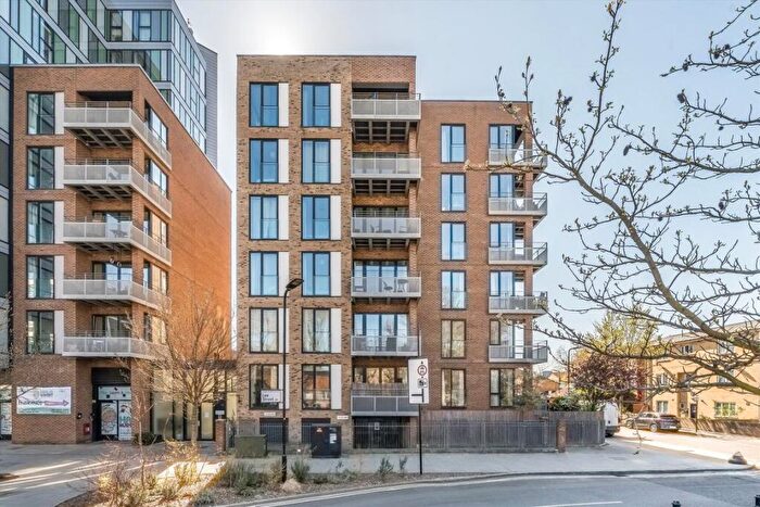 2 Bedroom Flat To Rent In Lee Street, Haggerston, E8