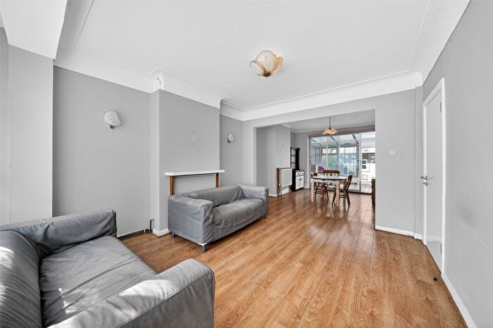 3 Bedroom Terraced House For Sale In Streatham Vale, London, SW16