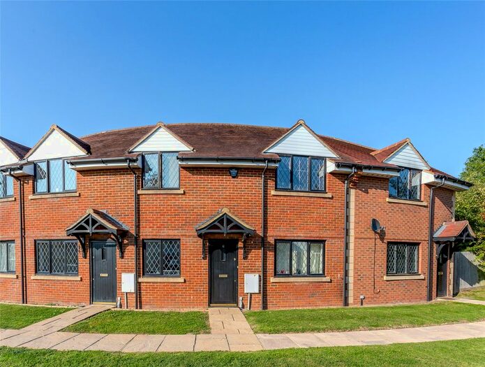 2 Bedroom Flat To Rent In Mountbatten Court, St. Marys Road, Slough SL3