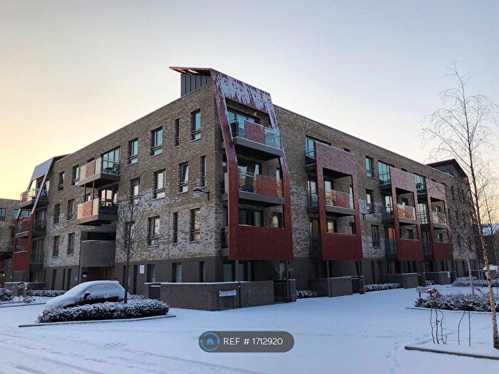 3 Bedroom Flat To Rent In Blondin Way, London, SE16