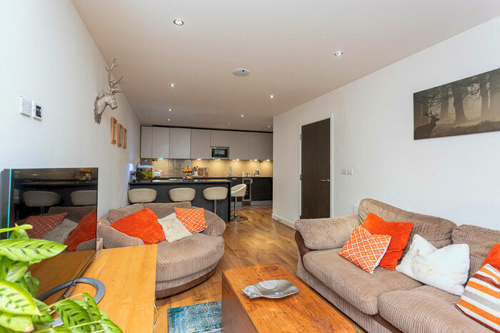 2 Bedroom Apartment To Rent In East Drive, London, NW9