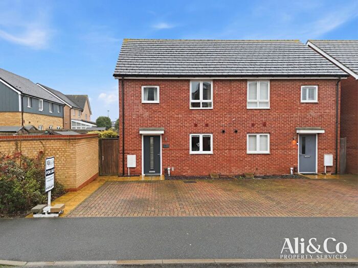 3 Bedroom Semi Detached House For Sale In Colburn Way, Grays, RM16