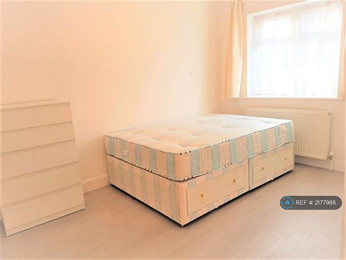 2 Bedroom Flat To Rent In Vicarage Lane, London, E15