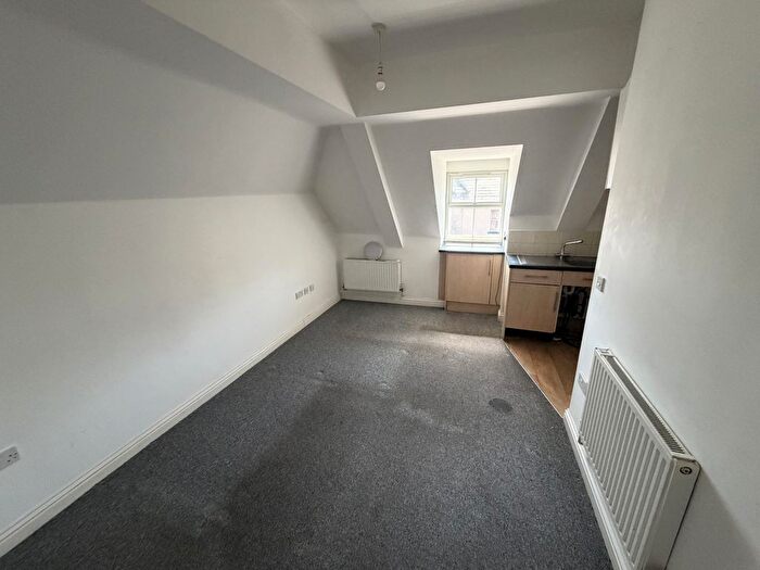 1 Bedroom Flat To Rent In Malmesbury Park Place, Bournemouth, BH8