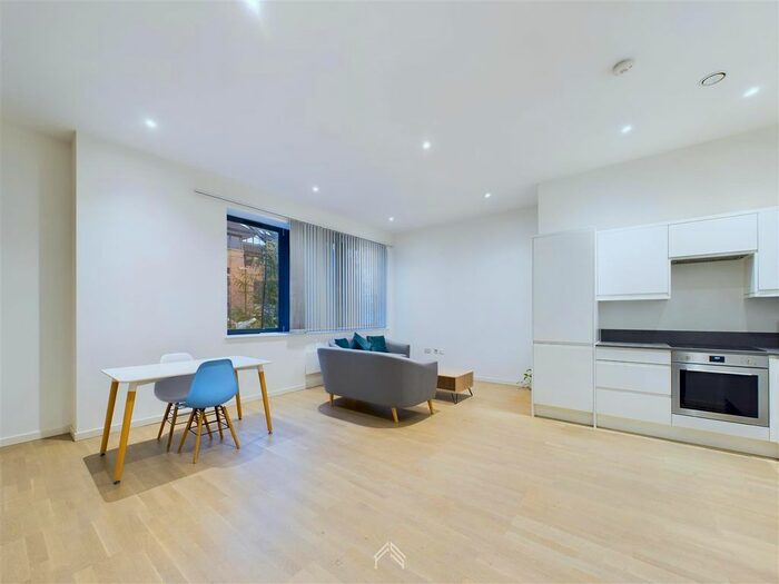 Studio To Rent In Riverbank Way, London, TW8