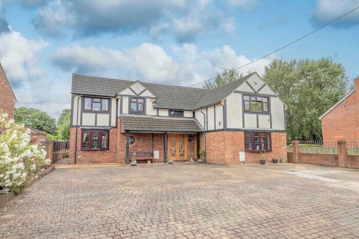 5 Bedroom Detached House For Sale In Stanwell Road, Horton, SL3