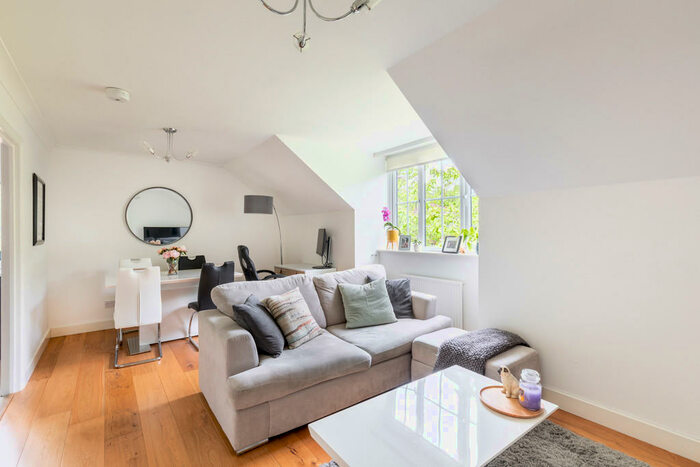 1 Bedroom Apartment To Rent In Aspen Vale, CR3