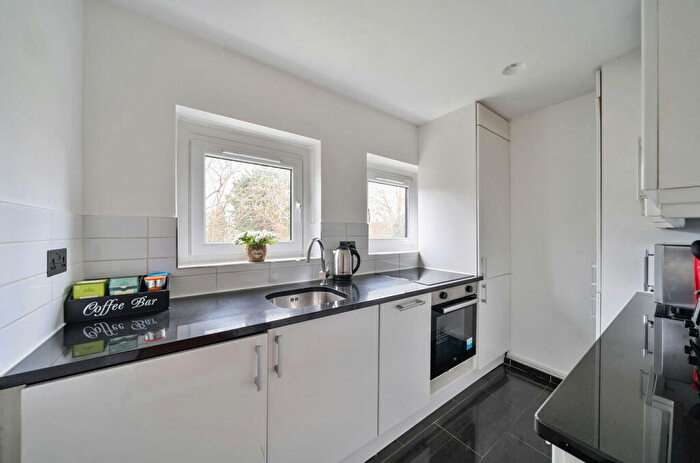 2 Bedroom Apartment For Sale In Tufnell Park Road, London, N7