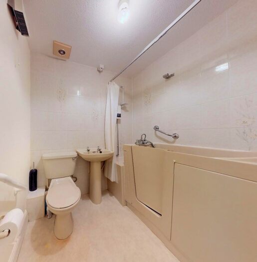 2 Bedroom Retirement Property For Sale In Westwood Court, Stanwell Road, Penarth, CF64