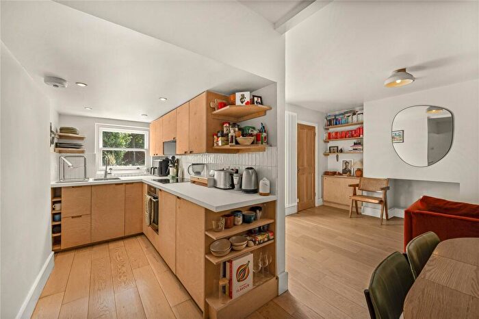 1 Bedroom Apartment For Sale In Manor Avenue, London, SE4