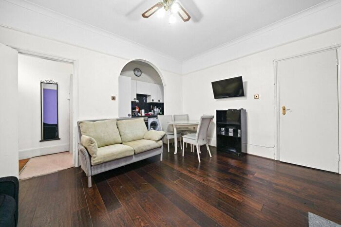 1 Bedroom End Of Terrace House To Rent In Pentonville Road, Angel Southside, N1