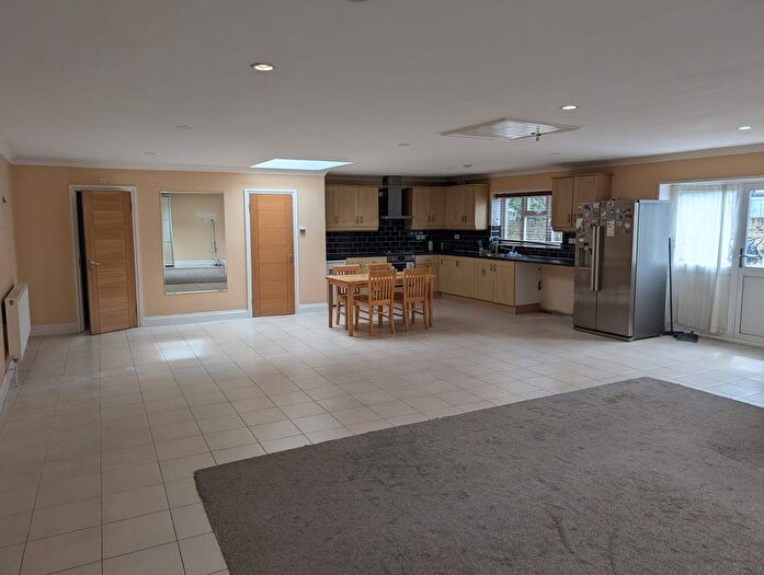 1 Bedroom Studio To Rent In Lonsdale Road, Southall, UB2