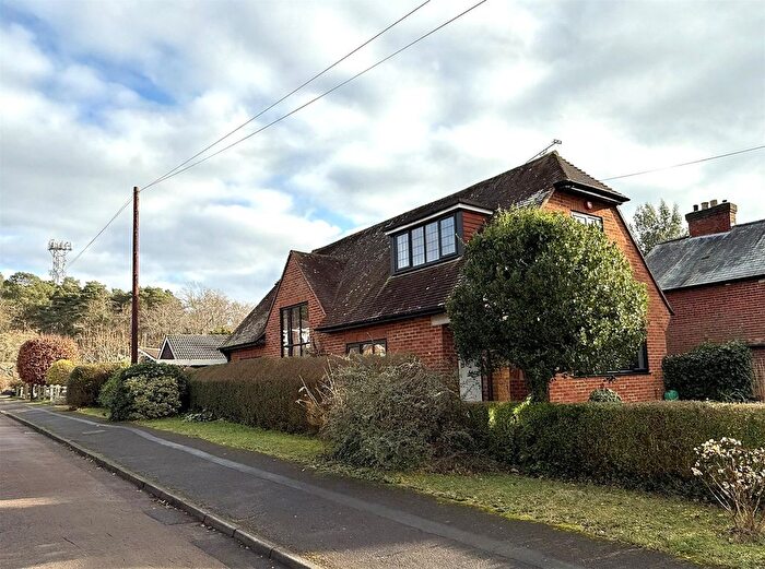 3 Bedroom Detached House For Sale In Windlesham, Surrey, GU20