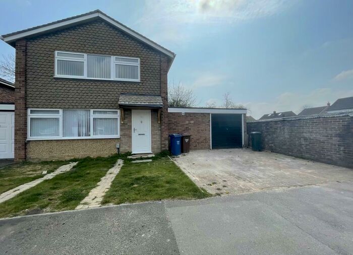 5 Bedroom Link Detached House To Rent In Kidlington, Oxfordshire, OX5