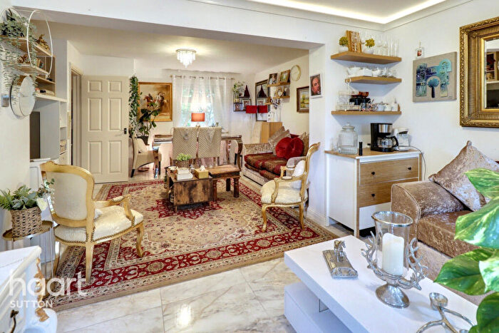 2 Bedroom Semi-Detached House For Sale In Alberta Avenue, Sutton, SM1