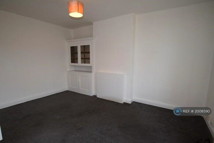 1 Bedroom Flat To Rent In Thornhill House, Shipley, BD18