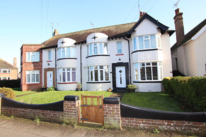 2 Bedroom Flat For Sale In Holland Road, Clacton On Sea, CO15