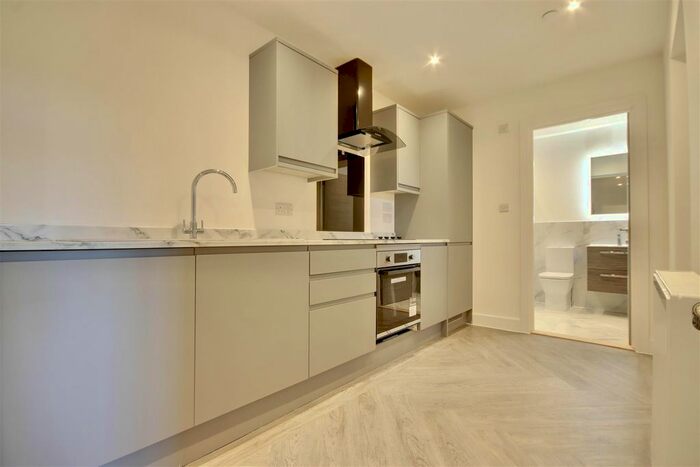 2 Bedroom Flat To Rent In Milton Road, Portsmouth, PO3