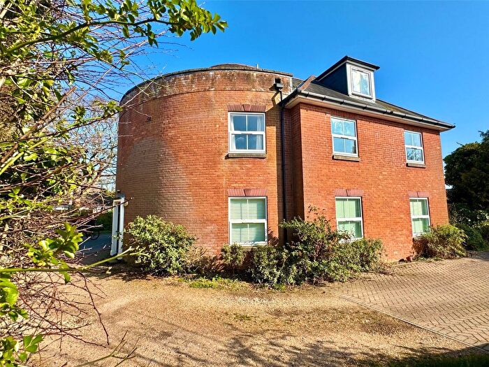 2 Bedroom Flat For Sale In Everton Road, Hordle, Hampshire, SO41